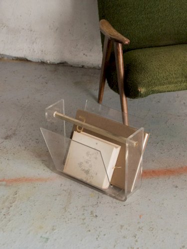 Marius, le porte-revues en plexiglass N°140