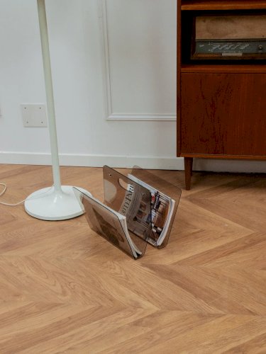 Marius, le porte-revues en plexiglass N°157