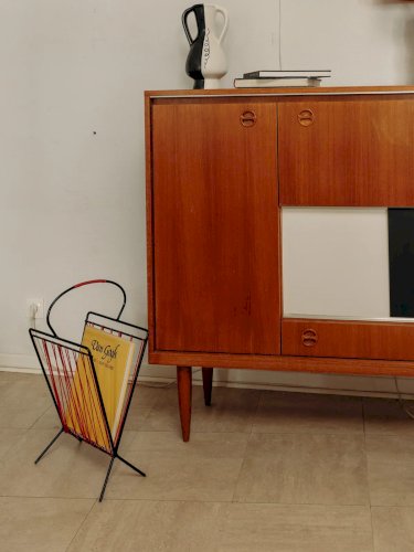 Marius, le porte-revues rouge en métal N°198