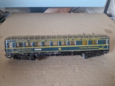 MARKLIN HO dining car in metal