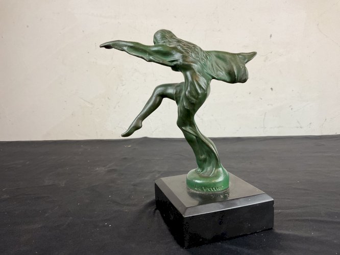 mascotte automobile MAX LE VERRIER sur marbre