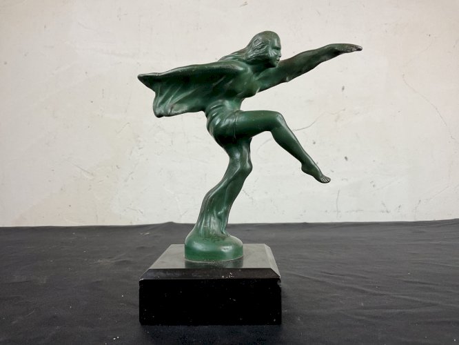 mascotte automobile MAX LE VERRIER sur marbre