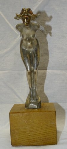 -MASCOTTE SIGNEE AEL BRONZE ARGENTE PLONGEUSE sur SOCLE BOIS ALBERT ? COLLECTION