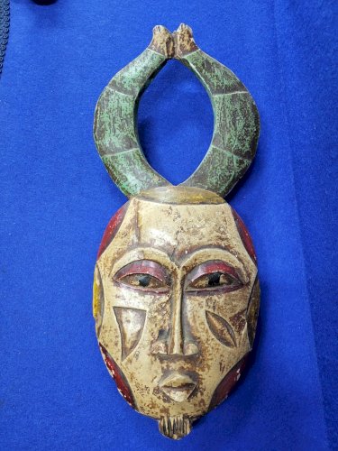 MASQUE AFRICAIN ANCIEN ET RARE EN BOIS PEINT