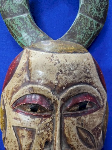 MASQUE AFRICAIN ANCIEN ET RARE EN BOIS PEINT