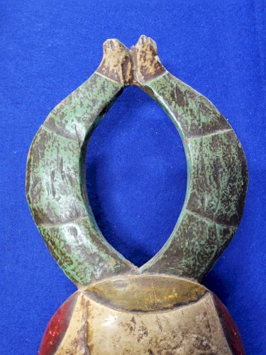 MASQUE AFRICAIN ANCIEN ET RARE EN BOIS PEINT