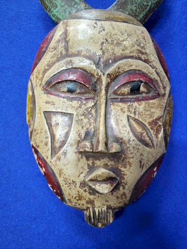 MASQUE AFRICAIN ANCIEN ET RARE EN BOIS PEINT