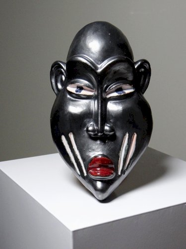 Masque Africain céramique émaillée style Dan à identifier
