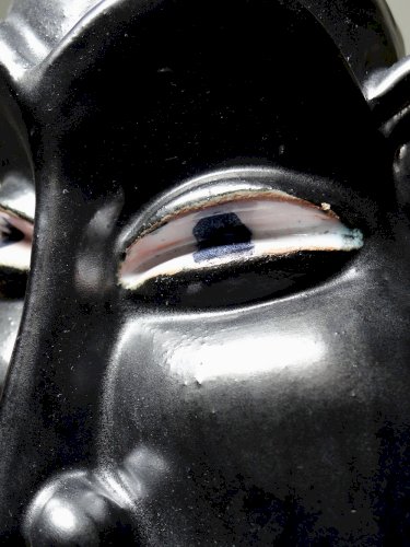 Masque Africain céramique émaillée style Dan à identifier