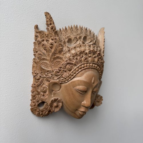 Masque balinais en bois sculpté milieu XXe M3933