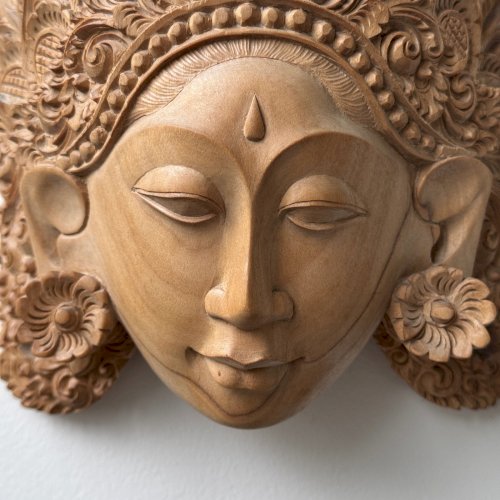 Masque balinais en bois sculpté milieu XXe M3933