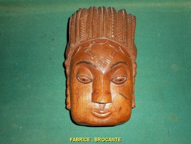 MASQUE BAOULE EN BOIS SCULPTE