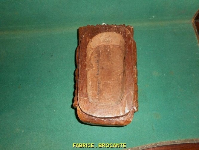MASQUE BAOULE EN BOIS SCULPTE
