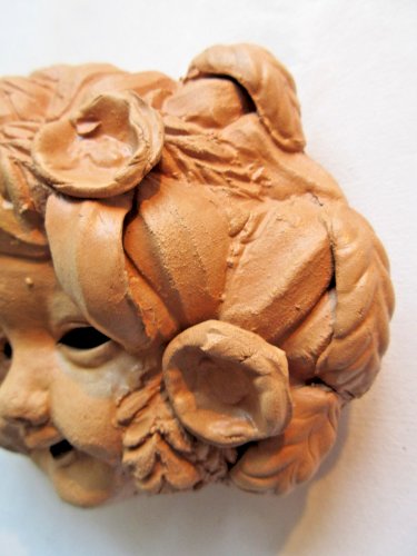 Masque mural, sculpture en terre cuite, Enfant aux feuilles et épis de blé