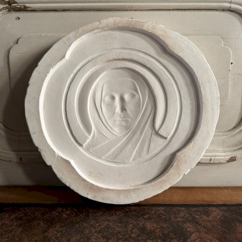 Matrice en plâtre pour médaille par Anie Mouroux visage de Vierge XXe M3578