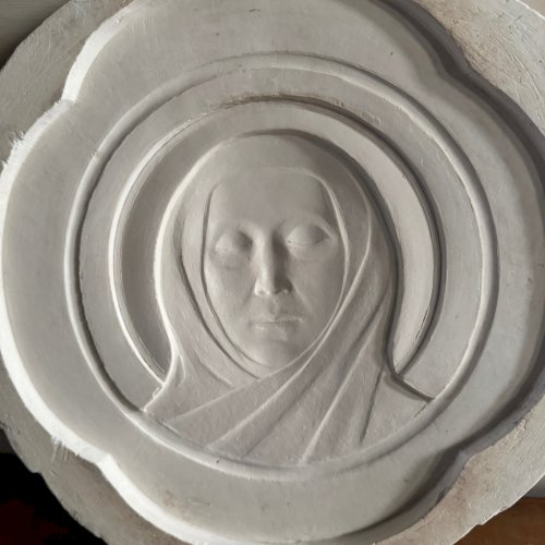 Matrice en plâtre pour médaille par Anie Mouroux visage de Vierge XXe M3578