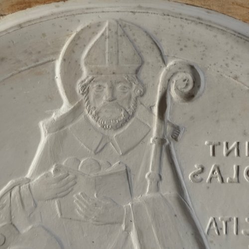 Matrice médaille en plâtre de Saint Nicolas par Anie Mouroux XXe M3574