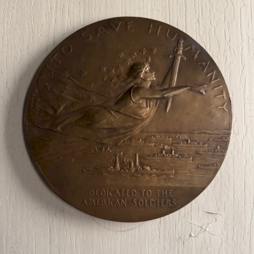 Matrice pour médaille en métal par Anie Mouroux To Save Humanity M3583