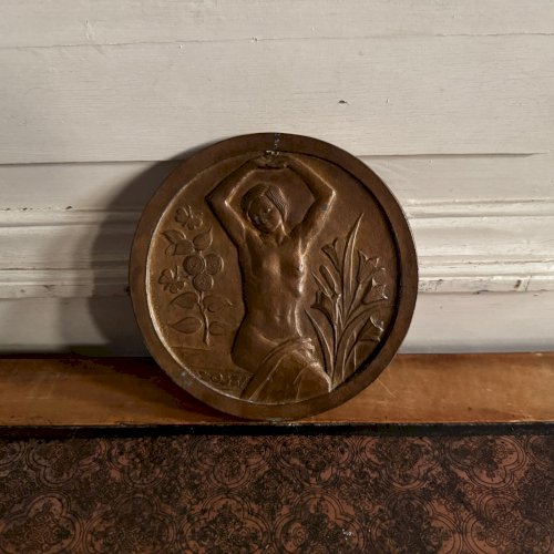 Matrice pour médaille femme nue par Anie Mouroux XXe M3582