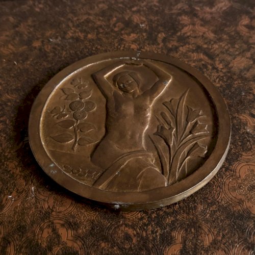 Matrice pour médaille femme nue par Anie Mouroux XXe M3582