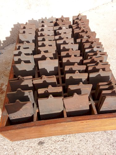 Matrices en acier pour plaques d'immatriculation 