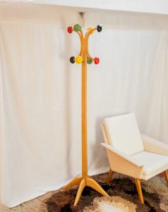 Max, le porte-manteau coloré en bois N°248