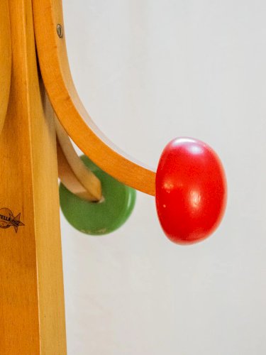 Max, le porte-manteau coloré en bois N°248