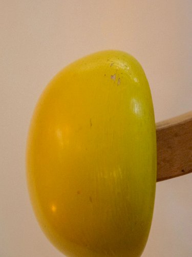 Max, le porte-manteau coloré en bois N°248