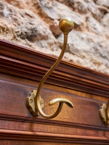 Max, le porte-manteau en bois et marbre N°216