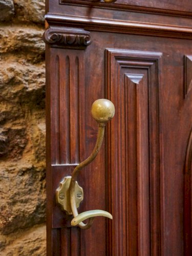 Max, le porte-manteau en bois et marbre N°216