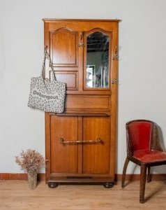 Max, le porte-manteau en bois N°203