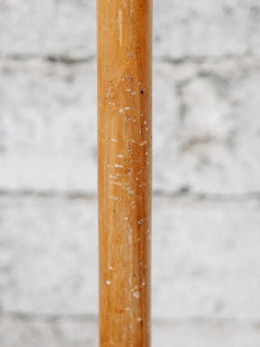 Max, le porte-manteau en bois N°33