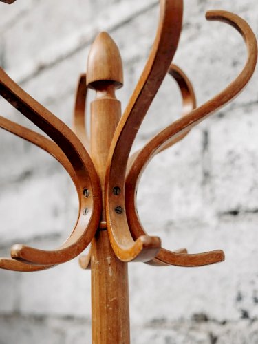 Max, le porte-manteau en bois N°33