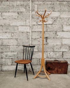 Max, the wooden coat rack No. 46