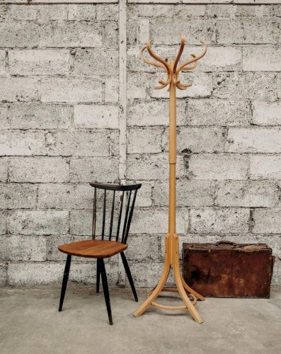 Max, le porte-manteau en bois N°46