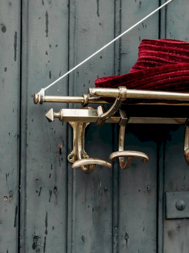 Max, le porte-manteau en laiton doré N°223