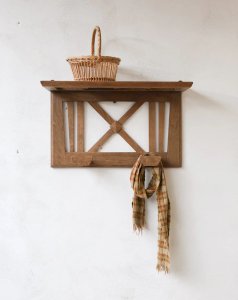 Max, the wooden wall coat rack No. 259