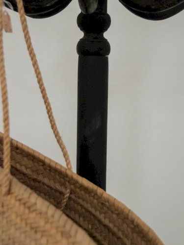 Max, le porte-manteau noir en bois N°199