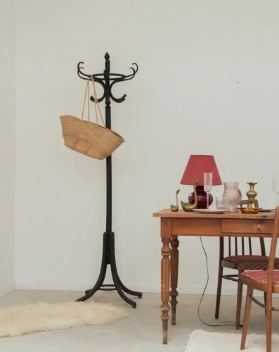 Max, le porte-manteau noir en bois N°199