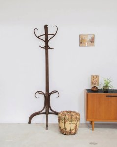 Max, the Thonet coat rack No. 39