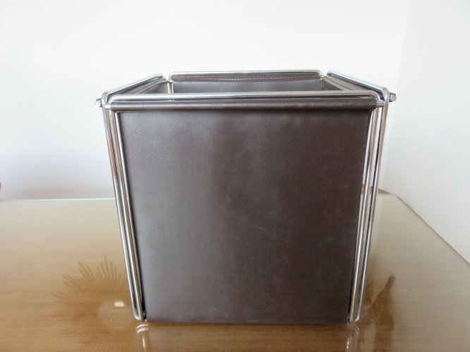 MAX SAUZE CORBEILLE A PAPIER MODELE  ISOCELE  METAL CHROME ET SIMILI CUIR 1970