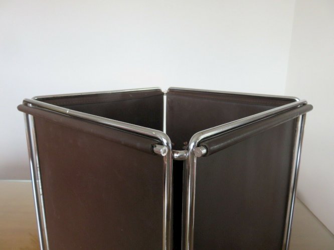 MAX SAUZE CORBEILLE A PAPIER MODELE  ISOCELE  METAL CHROME ET SIMILI CUIR 1970