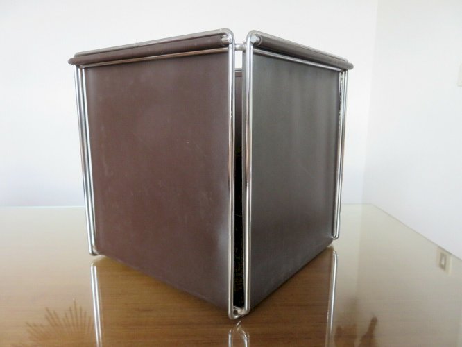 MAX SAUZE CORBEILLE A PAPIER MODELE  ISOCELE  METAL CHROME ET SIMILI CUIR 1970