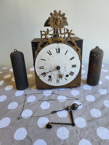 MECANISME D'HORLOGE COMTOISE AU SOLEIL