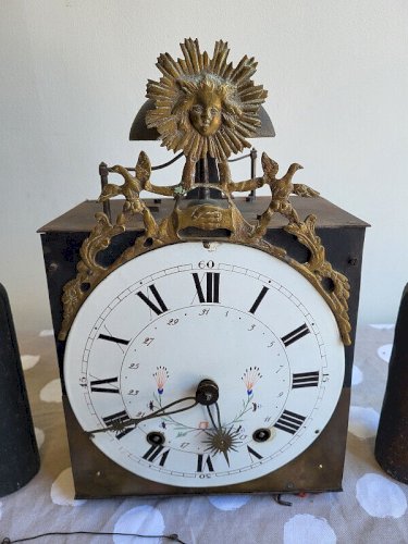 MECANISME D'HORLOGE COMTOISE AU SOLEIL