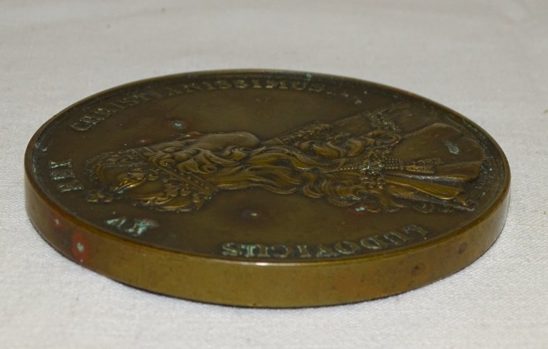 -MEDAILLE DE TABLE BRONZE LUDOVICUS XV REX CHRISTIANISSIMUS 25 Octobus 1722    D