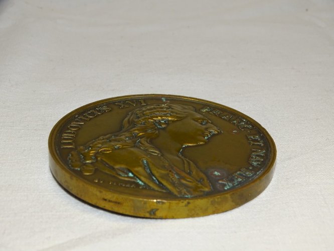 -MEDAILLE DE TABLE BRONZE LUDOVICUS XVI FRANCE & NAVARR REGINA PAR DUVIVIER F. D