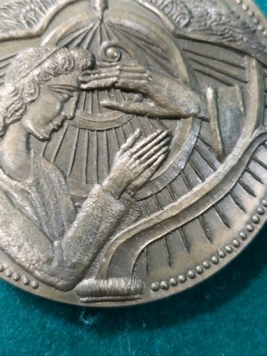 MEDAILLE DE TABLE EN BRONZE 1984 N° 96