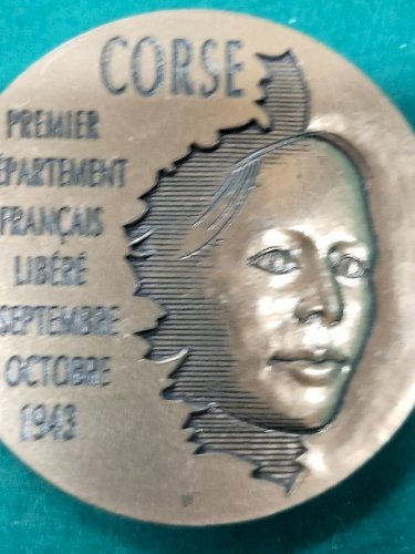 MEDAILLE DE TABLE EN BRONZE 50 EME ANNIVERSAIRE 1943-1993 N° 98