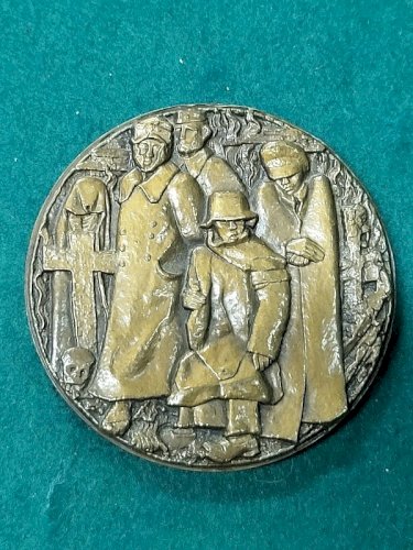 MEDAILLE DE TABLE EN BRONZE 8 MAI 1945 REIMS N° 94